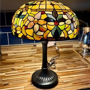 Vintage Quoizel Kami 23” Tiffany-Style Table Lamp